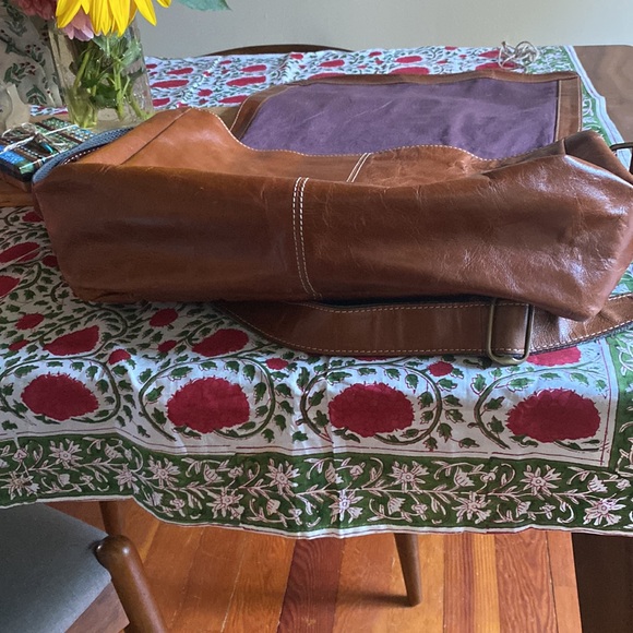 Vintage, Classic Fossil Cross-Body Messenger/Computer Bag - Picture 13 of 16